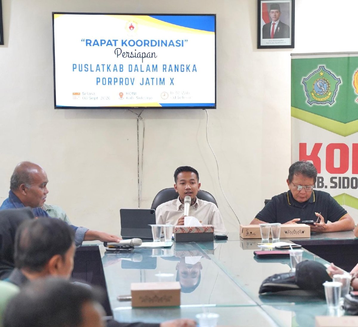 Ketua Umum KONI Kabupaten Sidoarjo Muhammad Rafi Wibisono memimpin Rapat Koordinasi (Rakor) KONI Sidoarjo. (Dok. Istimewa)