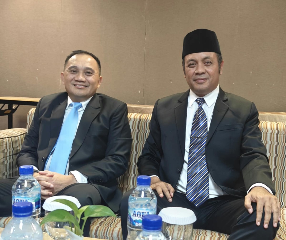 Wakapolda Jatim Brigjen Pol Pasma Royce (kanan) bersama Legal Officer KONI Jatim/Pendiri KONU Pusat/Pengurus ICF Jatim 2022-2026 firman Syah Ali (kiri). (Dok. Pribadi)