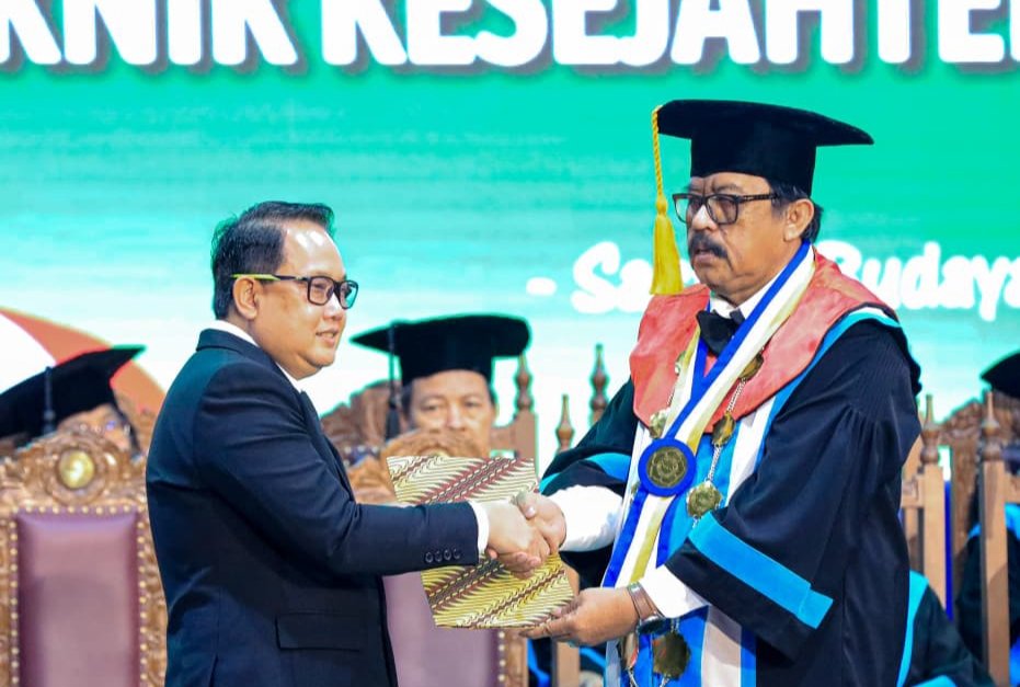 Hadiri Wisuda Poltekesos 2026, Sekdaprov Adhy Ajak Lulusan Berkarya dan Mengabdi