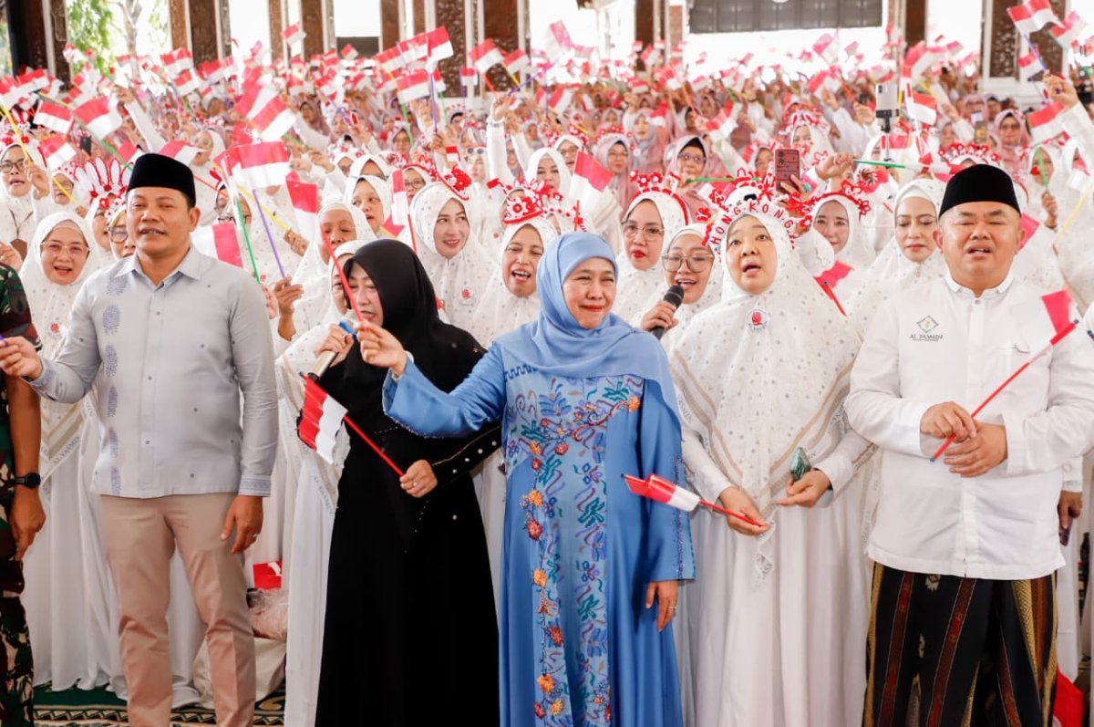 Hadiri Sholawat Kemerdekaan di Sidoarjo, Gubernur Khofifah Ajak Jamaah Amalkan “My Religion My Morality”