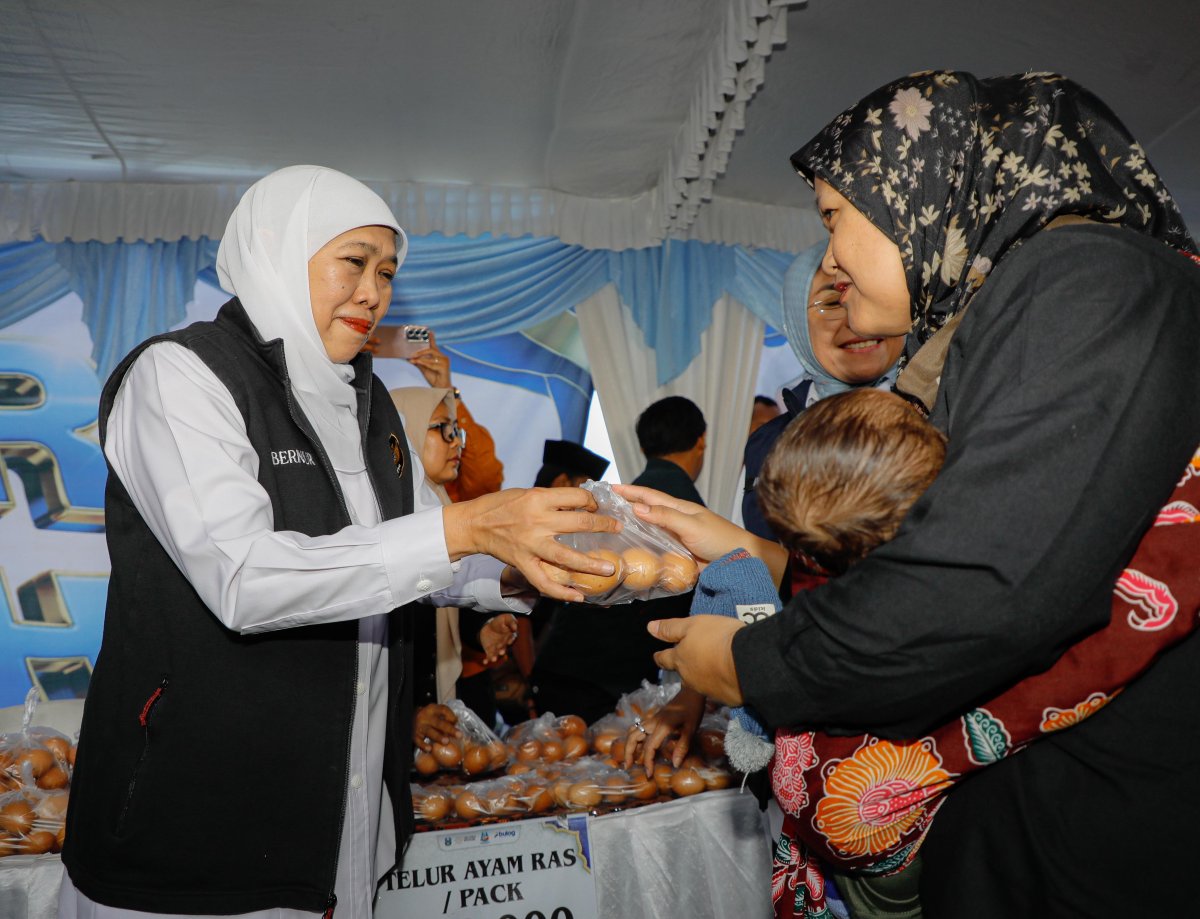 Gubernur Khofifah Gelar Pasar Murah ke-118 di Blitar, Pastikan Bahan Pokok Terjangkau