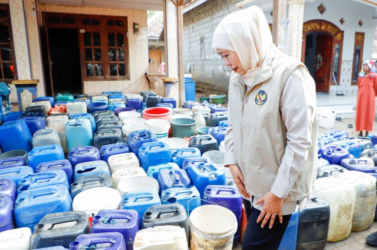 Kekeringan Pasuruan, Gubernur Khofifah Kirim 45 Tandon dan 500 Jeriken untuk Warga