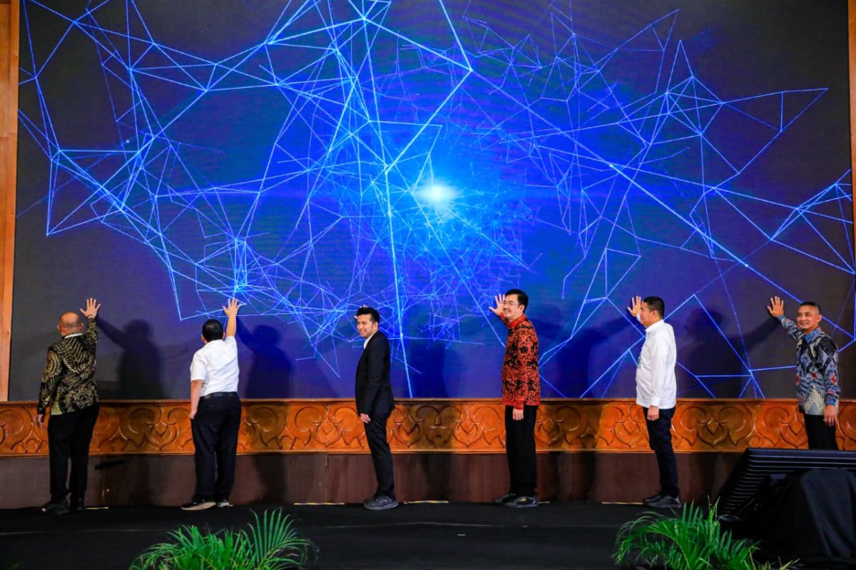 Wakil Gubernur Jawa Timur Emil Elestianto Dardak membuka Muscab XI DPC Hiswana Migas di Shangri-La Hotel Surabaya. (dok. Humas Pemprov)