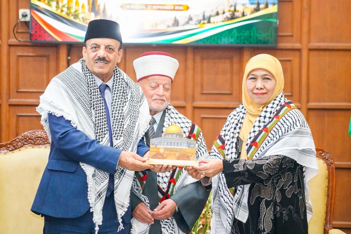 Gubernur Khofifah Sambut 3 Tokoh Palestina di Masjid Al-Akbar Surabaya