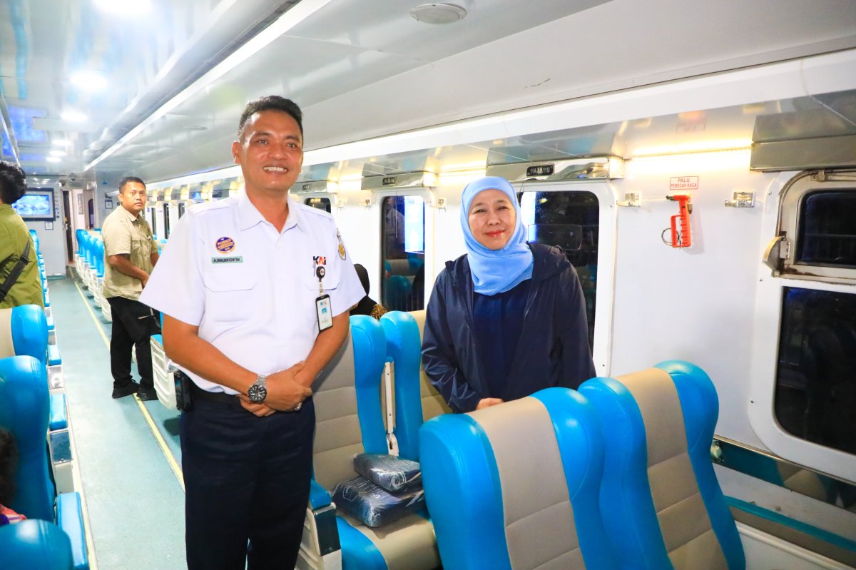 Peringati Hari Kereta Api ke-81, Gubernur Khofifah Tekankan Peningkatan Layanan dan Keselamatan di Perlintasan