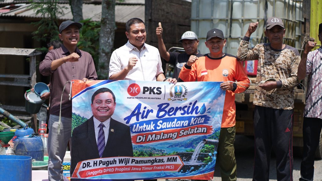 Kekeringan Melanda Malang, Puguh DPRD Jatim Salurkan Bantuan Air Bersih