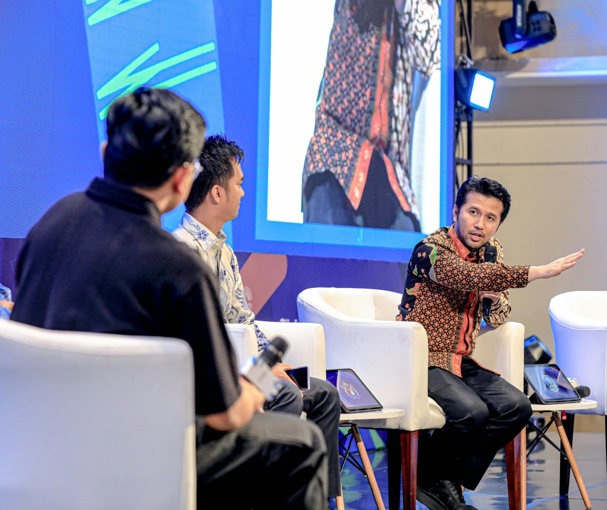 Wagub Emil Tekankan Peran Pemerintah Jembatani Pekerja dan Industri