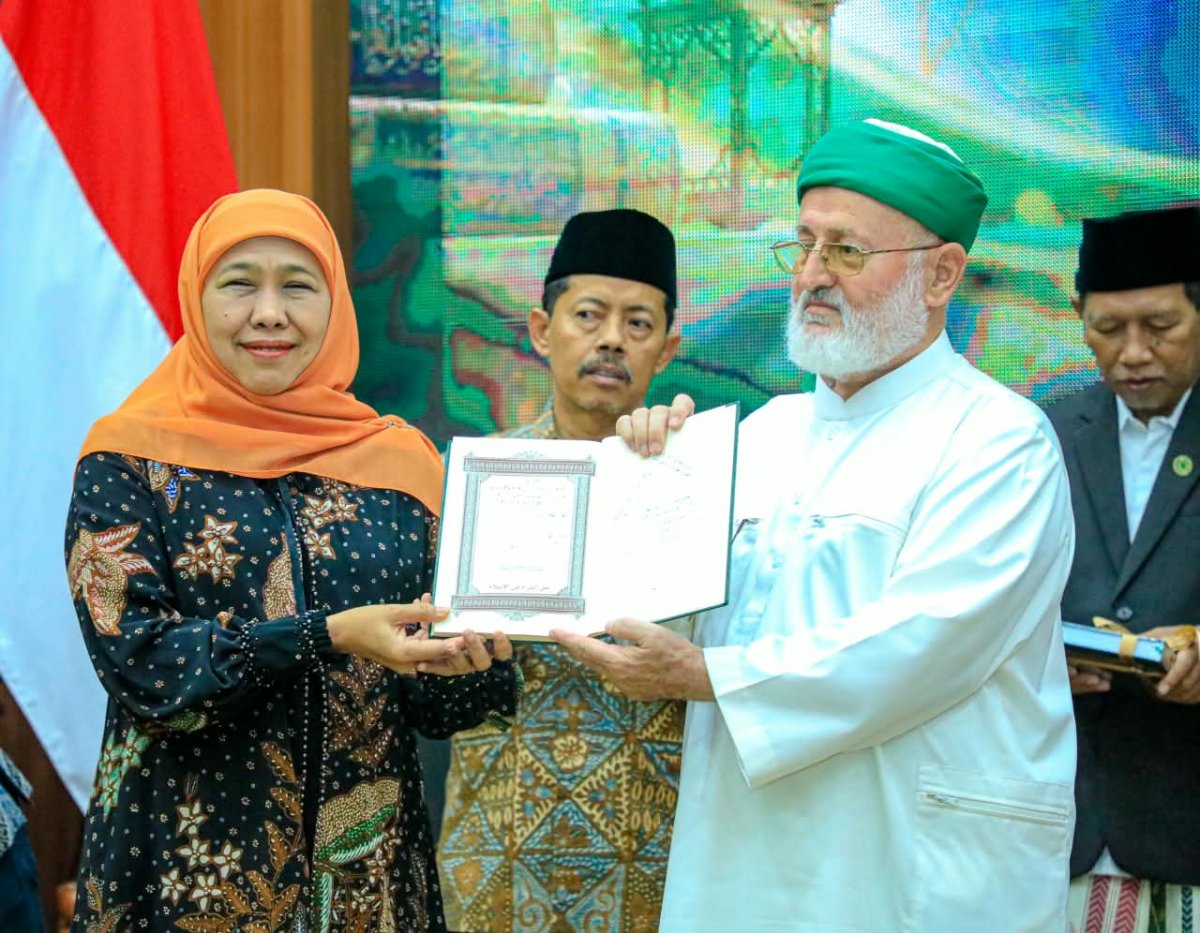 Gubernur Khofifah Luncurkan Magister Kajian Turats UINSA, Pertama di Indonesia