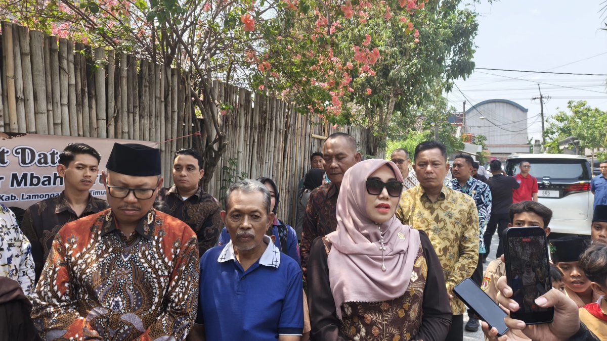 Anggota DPD RI Lia Istifhama mengunjungi Sanggar Batik Mbah Guru dalam rangka verifikasi lapangan kandidat tiga besar DPD RI Awards 2026 kategori Pelestari Budaya Daerah di Lamongan. (Dok. Istimewa)