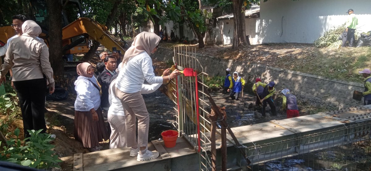 Dukung Gerakan Indonesia ASRI, DPC Partai Gerindra Sidoarjo Hijaukan Hutan Kota dan Bersihkan Sungai