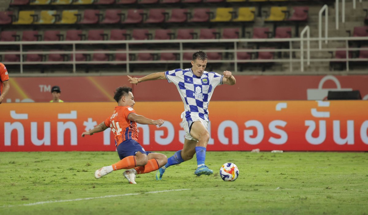 Comeback Dramatis! Persib Bandung Hajar Port FC 3-1 di Championship Shopee Cup