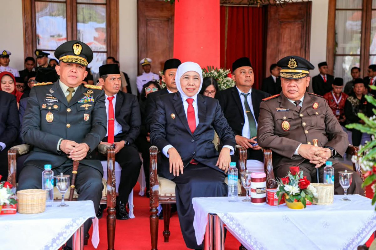 Gubernur Khofifah Pimpin Upacara Hari Kesaktian Pancasila, Ajak Warga Perkuat Persatuan