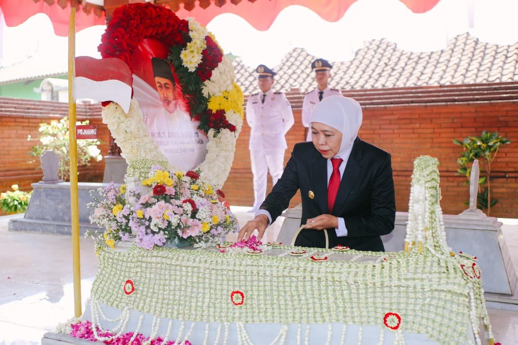 Jelang Hari Jadi ke-81 Jatim, Gubernur Khofifah Ziarah ke Makam Gubernur Soerjo