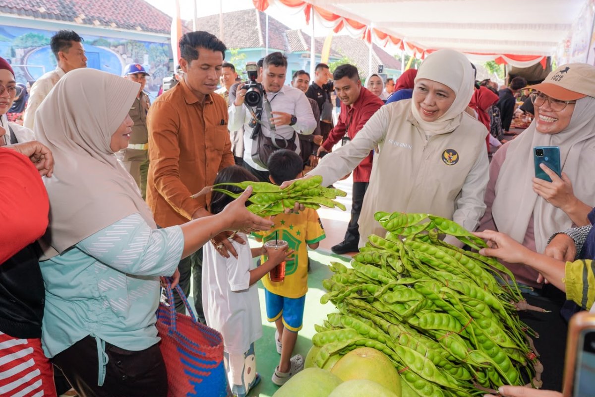 Semarakkan Hari Jadi ke-81 Jatim dan ke-351 Kabupaten Magetan, Gubernur Khofifah Bawa Pasar Murah dan Doorprize untuk Masyarakat