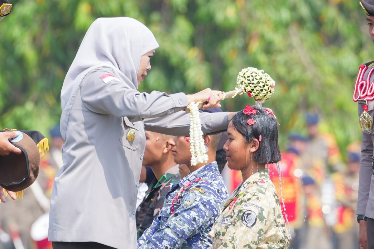 Gubernur Khofifah Pimpin Pembaretan 1.334 Taruna, Tekankan Disiplin dan Tanggung Jawab