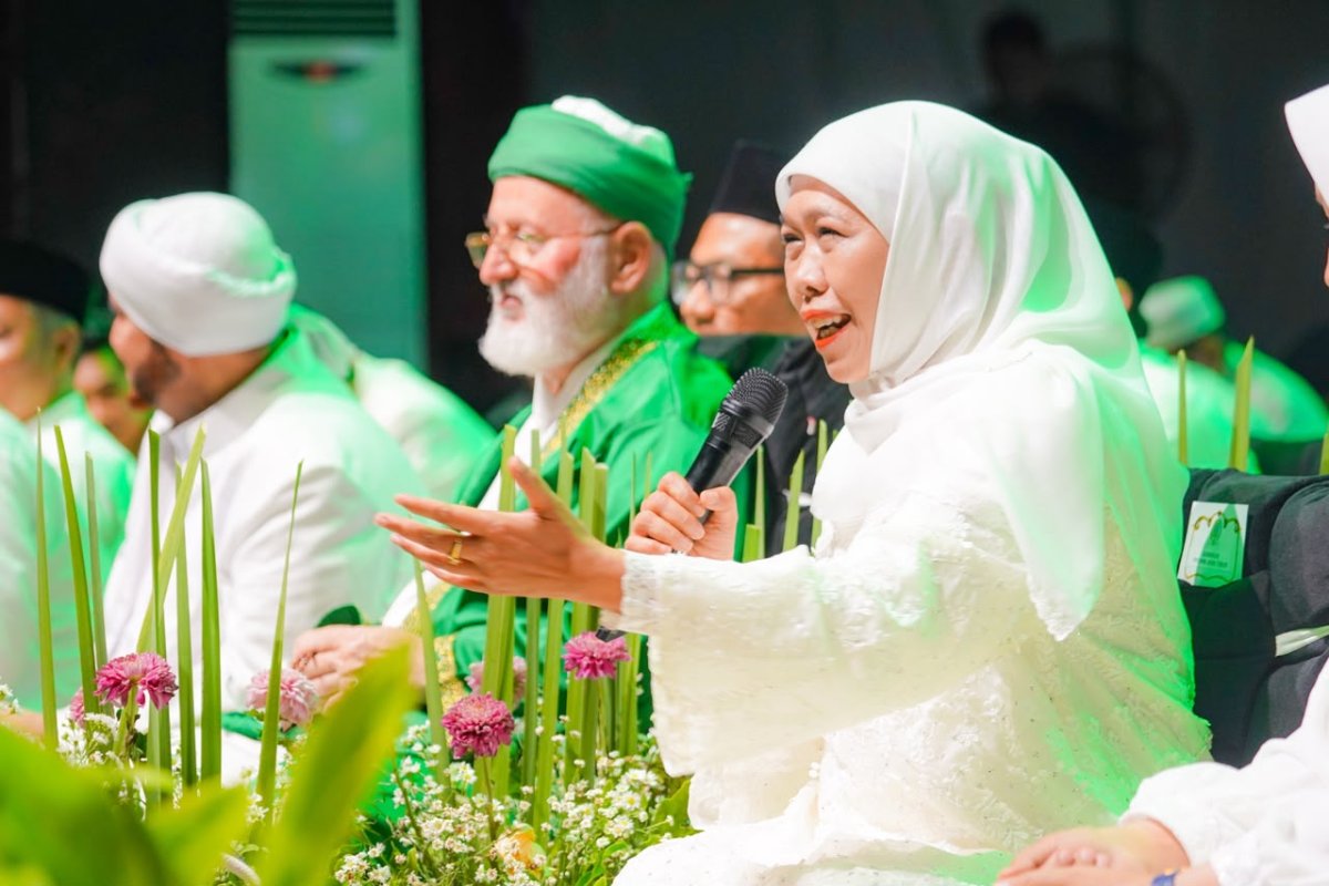 Gubernur Khofifah, DPRD Jatim dan Habib Syech Bersholawat, Doakan Jatim Aman dan Damai