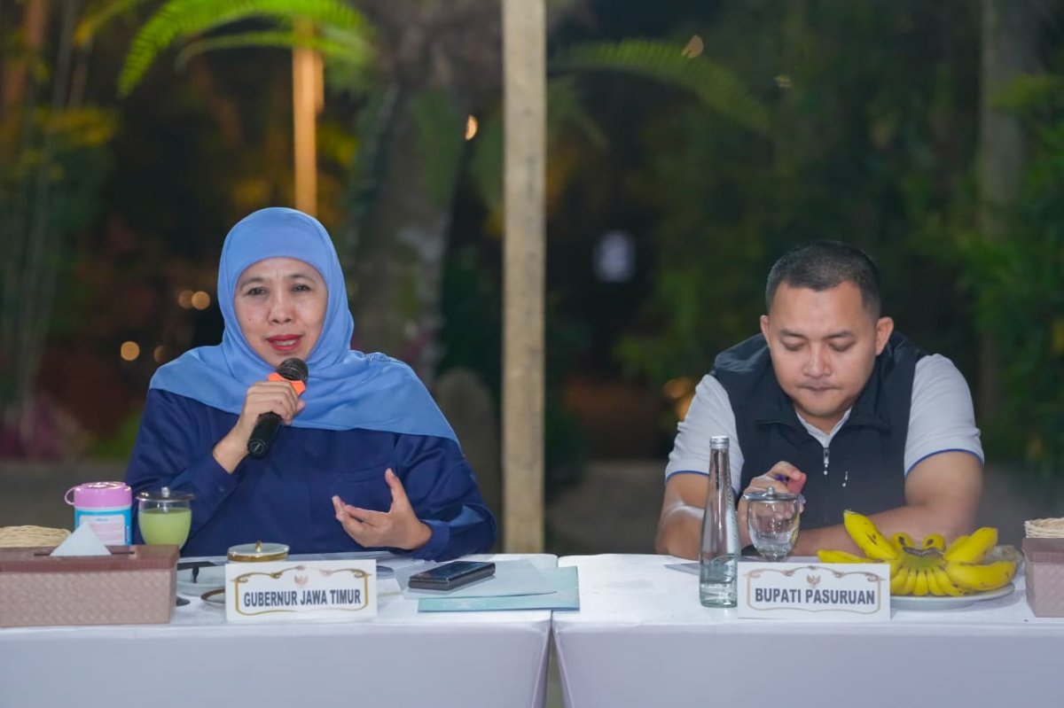 Gubernur Khofifah Tinjau Karhutla Tahura R Soerjo di Pasuruan, Prioritaskan Keselamatan Petugas dan Relawan
